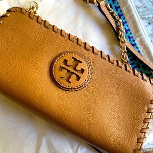 NWOT✨TORY BURCH LEATHER BAG W/ gold Chain